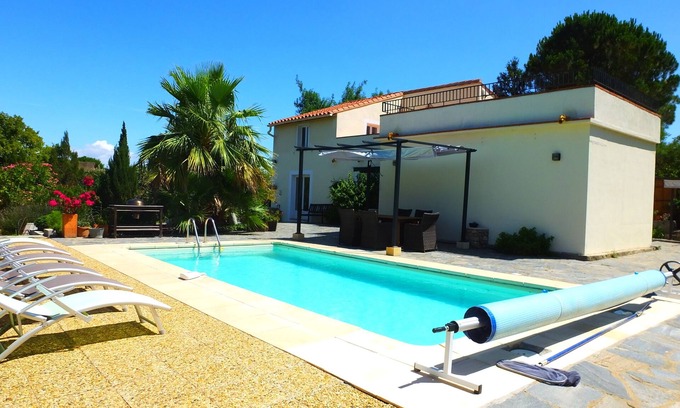 Ceret House | Mas Sifon Villa with Mountains View, Big Garden and Heated Saltwater Pool