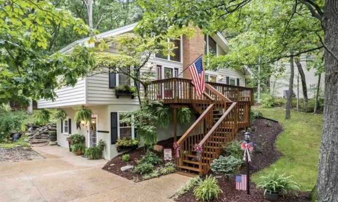 Massanutten Ski Chalet | Massanutten Resort Chalet w/ Private Porch & Pond