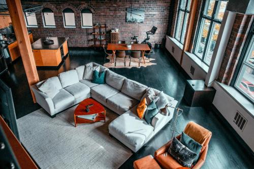 Belltown Apartment | Massive Downtown Seattle Condo - Free Parking!