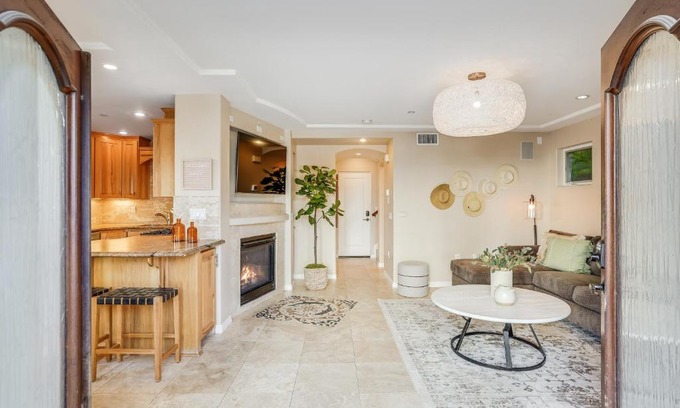 South Mission Beach House | Massive Dream Beach Home - Dog Friendly, AC, Steps2Sand