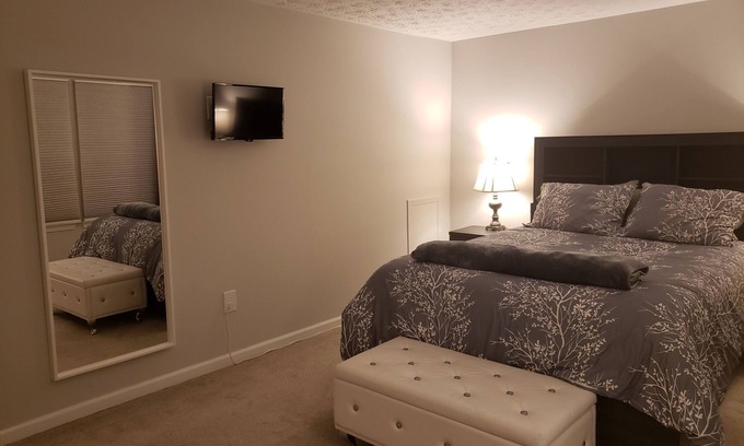 Calverton House | Master Bedroom in Peaceful Townhouse