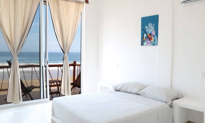 Ixtapa - Zihuatanejo Hotel | Master Suite Beachfront