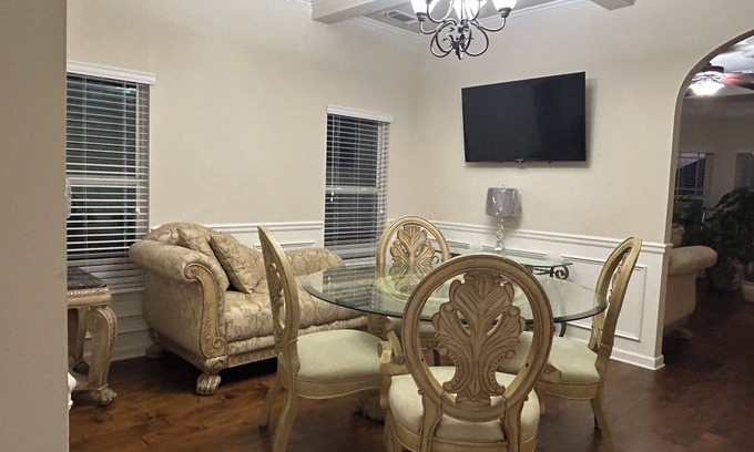 Warrenville House | Masters Gulf Tournament Rental/April 6th to the 13th - Sleeps 10
