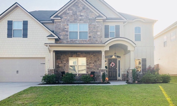 Evans House | MASTERS Rental in a designer home
