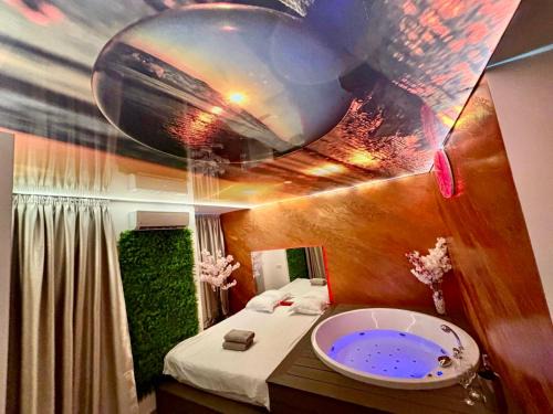 Baia Mare Apartment | MATTEO room by 50 shades
