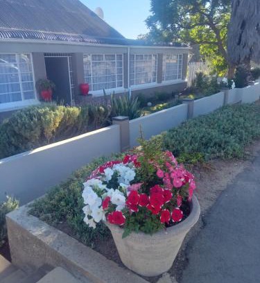 Uniondale House | Mayors Rest on 44