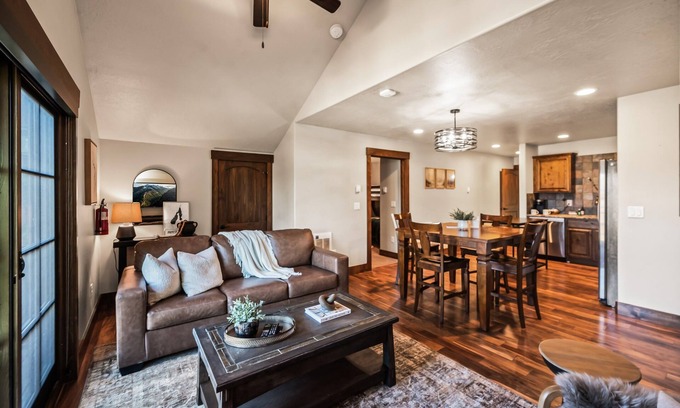 McCall Apartment | McCall Lakeside Hideaway Apartment By Shore Lodge