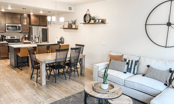 McCall House | McCall Vacay Getaway - New Townhome - Sleeps 10, 5 Beds and 3 Bathrooms