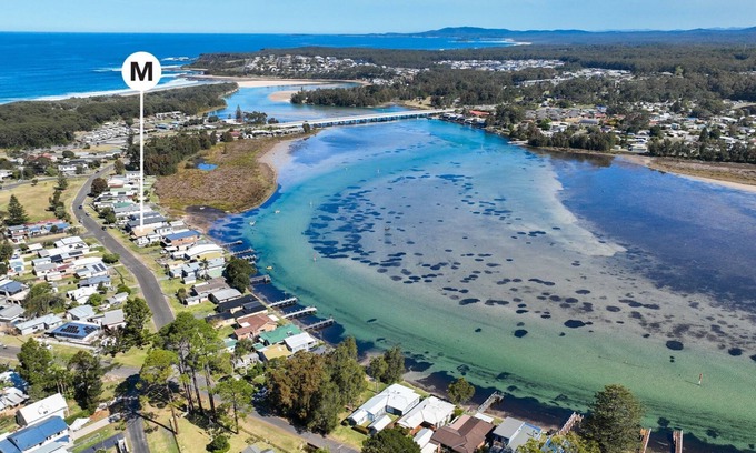 Burrill Lake House | McGrath welcomes you to Lakeview Cottage, a beautiful pet friendly home on the lake