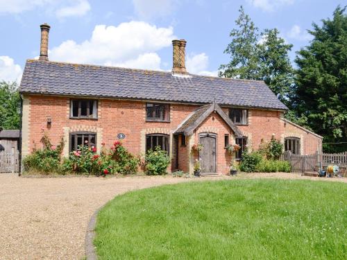 Halesworth House | Meadow Cottage