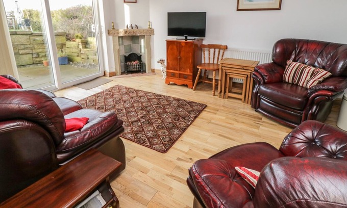 Fence Cottage | MEADOWBANK, with a garden in Downham