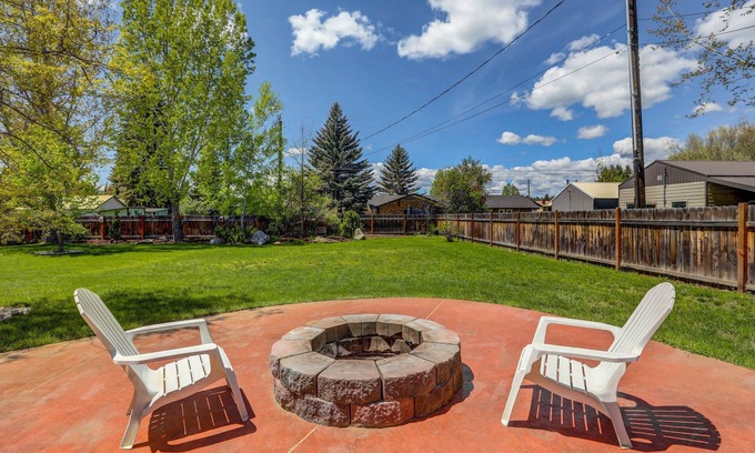 New Meadows House | Meadows Valley Retreat - Rustic charm, Huge fenced yard, walk to dining, bar, and coffee