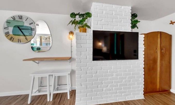 Reno House | Medium Term Studio/Washer&Dryer in unit/30+dayn