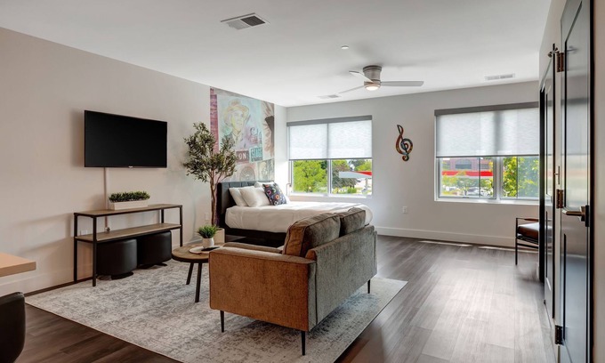 Merry Oaks Apartment | Melodies & Memories: Stay in the Grand Ole Opry Studio!