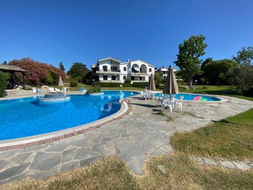 Kassandra House | Meltemi rock house