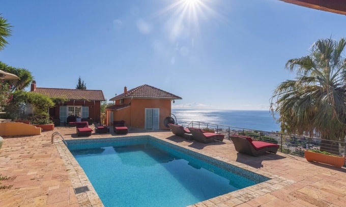 Menton Villa | Menton: Vue Mer, Piscine: Suite Privée