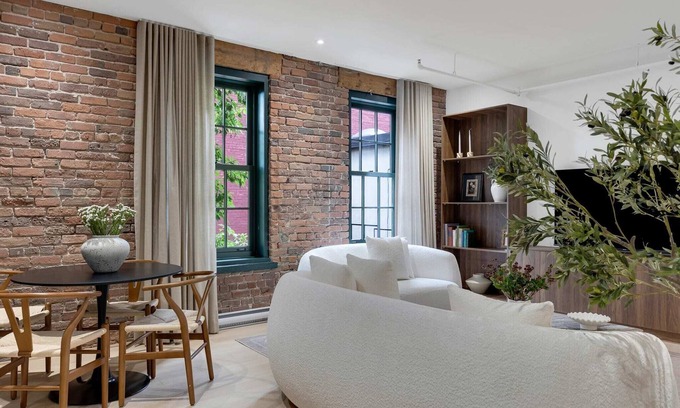 International District Apartment | Mercer-2 Bedrooms 2bath- Free parking