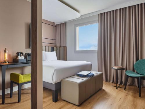 Chemin de l'Ile Hotel | Mercure Paris Nanterre
