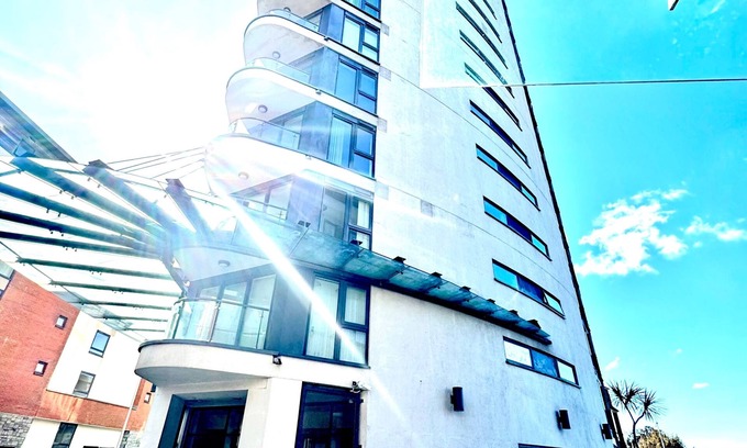 Castle Apartment | Meridian Tower Apartment in Swansea
