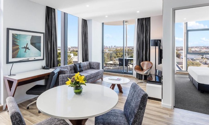 Mascot Hotel | Meriton Suites Mascot Central