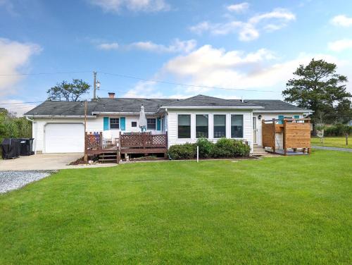Chincoteague House | Mermaid Crossing - Pet friendly, waterfront with dock!