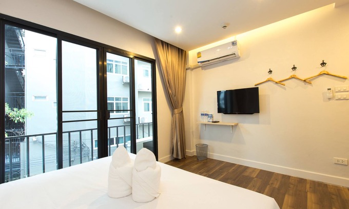 Maha Phruttharam Hotel | Metro Hotel