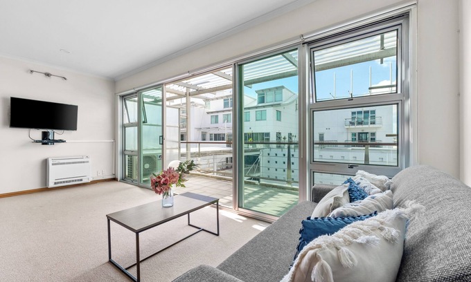 Auckland Central Business District Cottage | Metro Retreat - Auckland Central Apartment