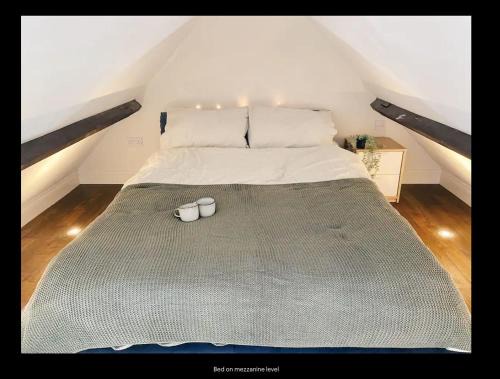 Camberwell Green Apartment | Mezzanine studio apartment (U9)