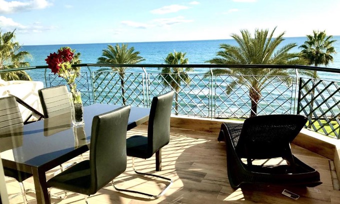 Sitio de Calahonda Apartment | MI CAPRICHO A17 Beachfront Apartment