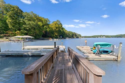 Sherrills Ford House | Mi Casa Su Casa by AvantStay Lakefront Escape