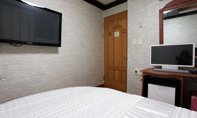 Songjung-dong Hotel | Mia Hwanggeum