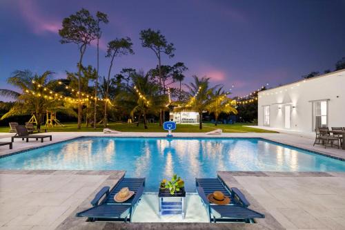 Princeton Villa | Miami Getaway in The White House , Family ,Friends Close to Miami Beaches and the Keys West