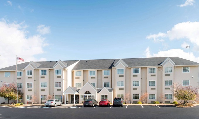 North Canton Hotel | Microtel Inn & Suites by Wyndham North Canton