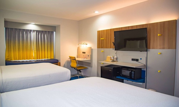 Daphne Hotel | Microtel Inn & Suites by Wyndham Daphne/Mobile