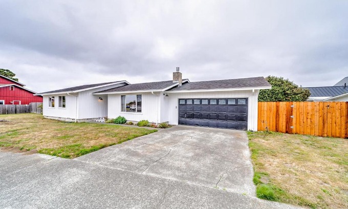 Arcata House | Mid-Century Hideaway