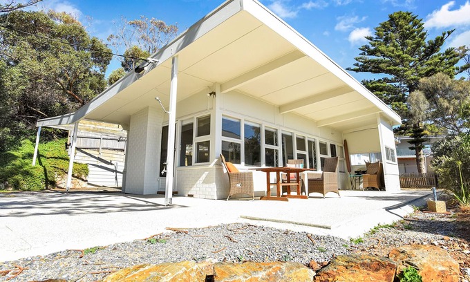 Carrickalinga House | Mid Century Modern Beachhouse
