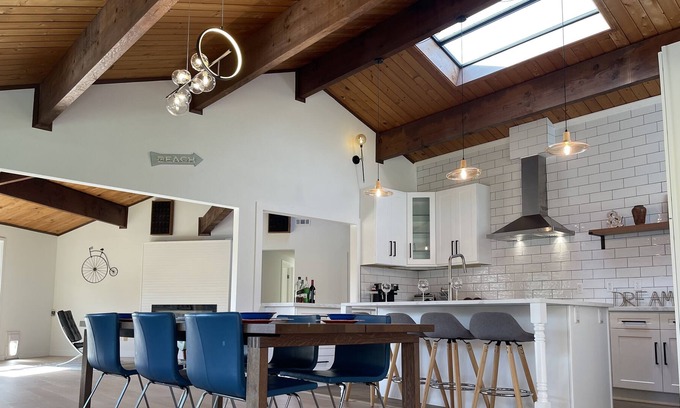 Auburn House | Mid century modern cabin/house