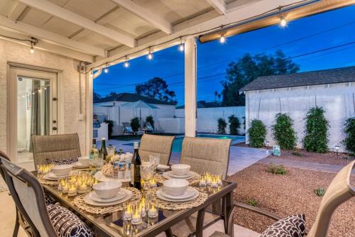 Encanto House | Mid-century Modern Charmer With Free Heated Pool!