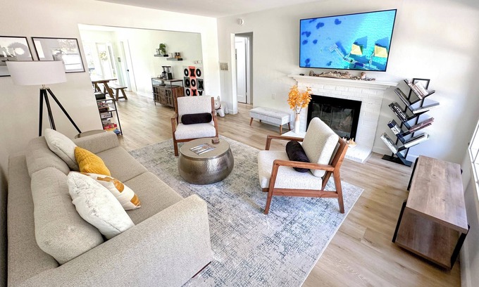 La Jolla Shores Cottage | Mid-Century Modern Oasis in La Jolla Shores: Steps to Beach, Fun for Families!