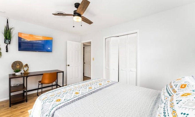 Conway House | π³ MID CENTURY OAK TREE π³ by Downtown Orlando