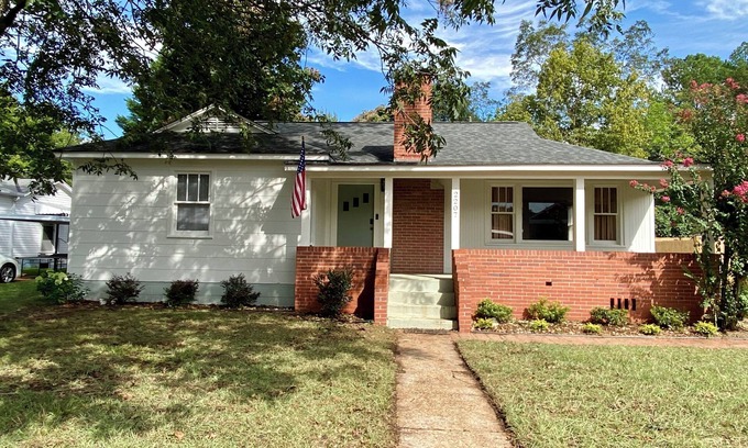 Northport House | Midcentury Bungalow with 3 Bedrooms in downtown Northport, 3 miles from campus