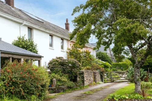 Tuckenhay House | Middle Cottage - Tranquil cottage ideal for walkers