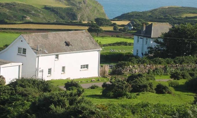 Crynant House | Middleton Hall Cottage