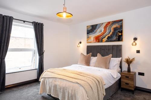 Leigh House | Midnight Manor-High Speed Wi-Fi-Cinema Room-Sleeps6