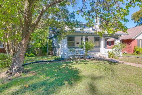 Crosstown House | Midtown Duplex 1 Mi to Memphis Zoo and Overton Park!