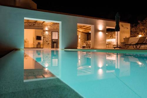 Maragas Villa | Mikri Sorriso - Luxurious Villa On The Beach
