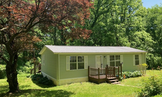 Rocky Top Cabin | Militia Hill Cabin-Rocky Top, TN