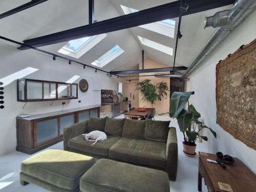 Tiverton House | Milk barn