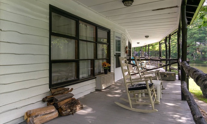 Flat Rock Condo | Mill House Nest/Lakefront Unit @ Historical Resort/Travel Nurses Welcome/Canoes/Tennis/Pets Ok