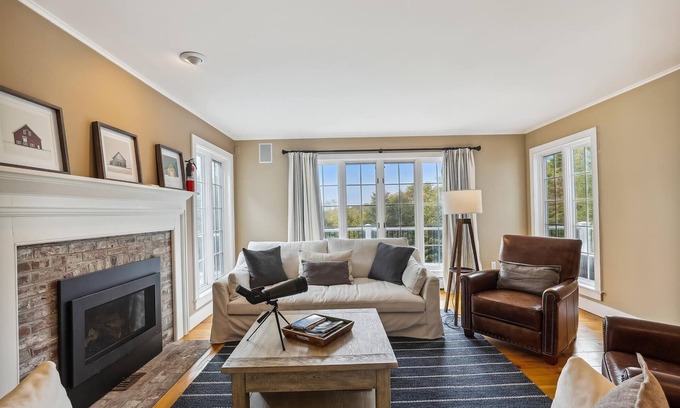 Stowe Area House | Mill Lane: 5 br, fireplace, a/c, game room, hot tub, views!